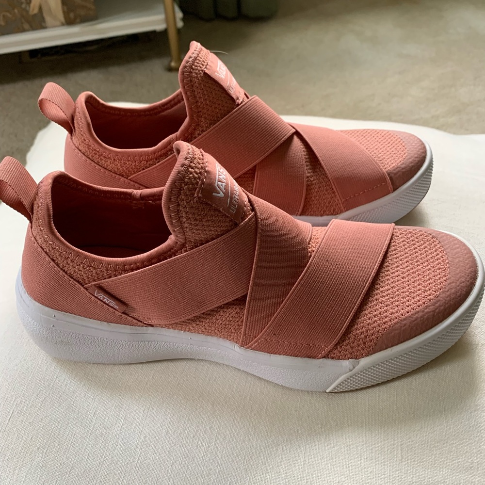 NWOT Vans UltraRange Gore Sneaker